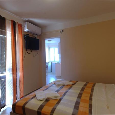 Apartments Astel Бар Екстериор снимка