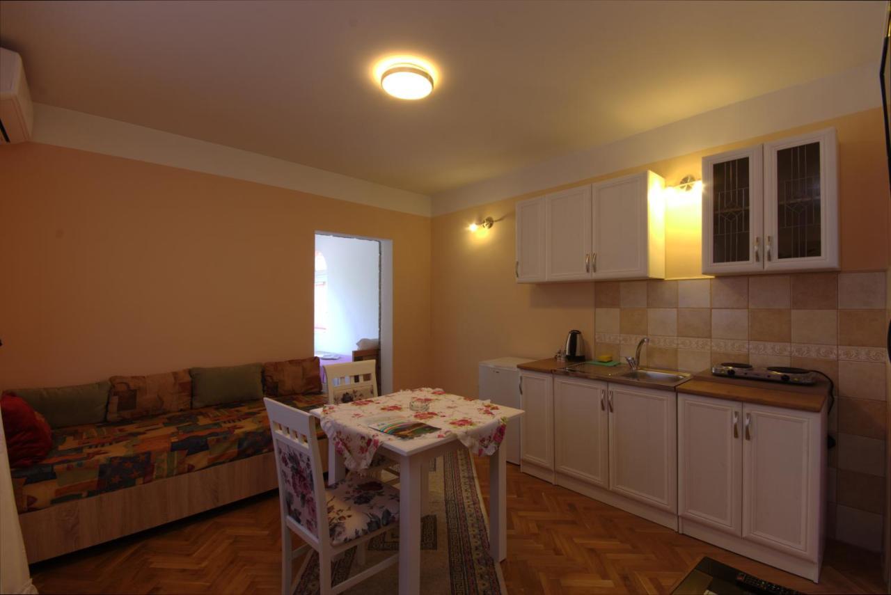 Apartments Astel Бар Екстериор снимка