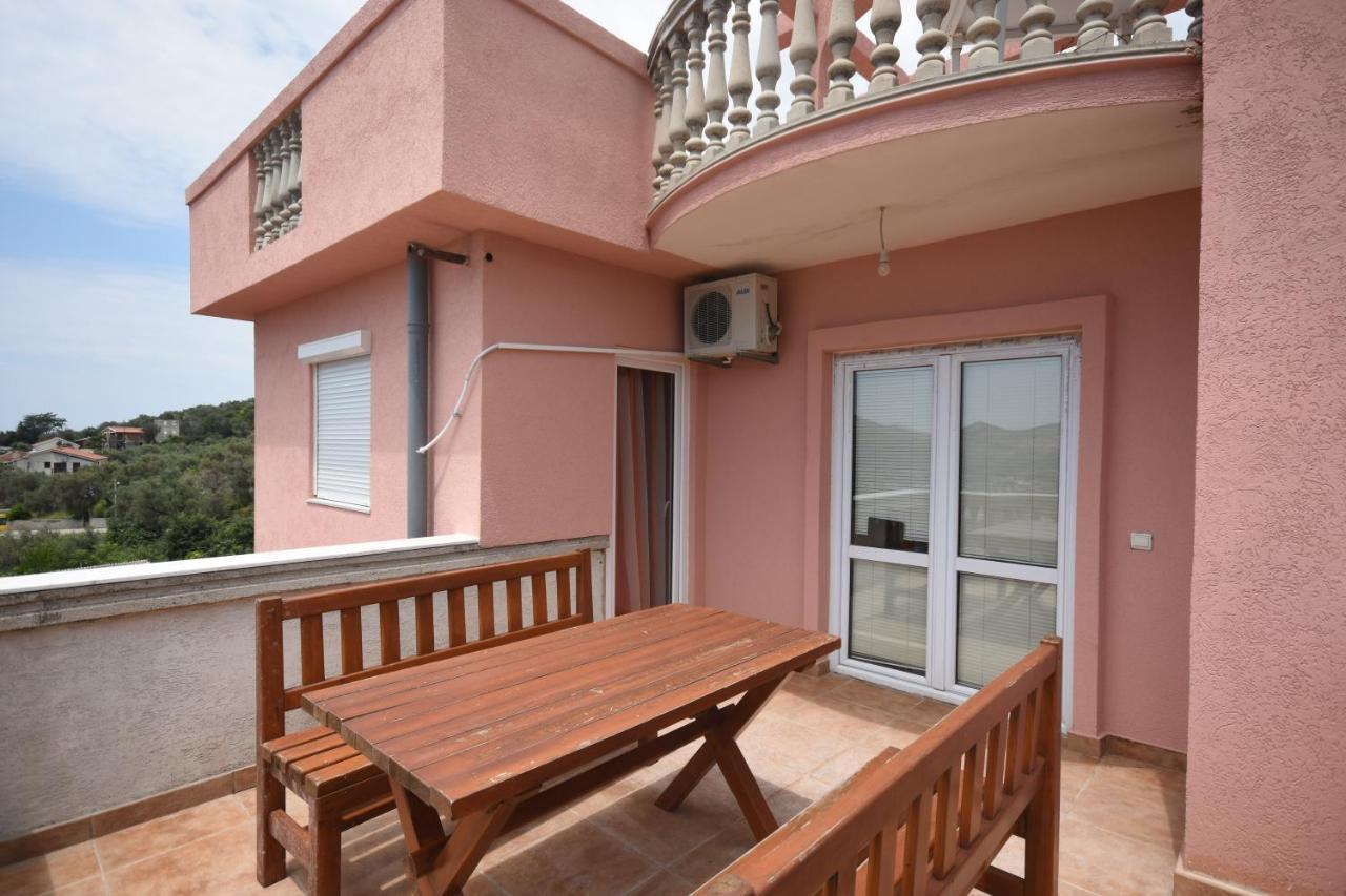 Apartments Astel Бар Екстериор снимка