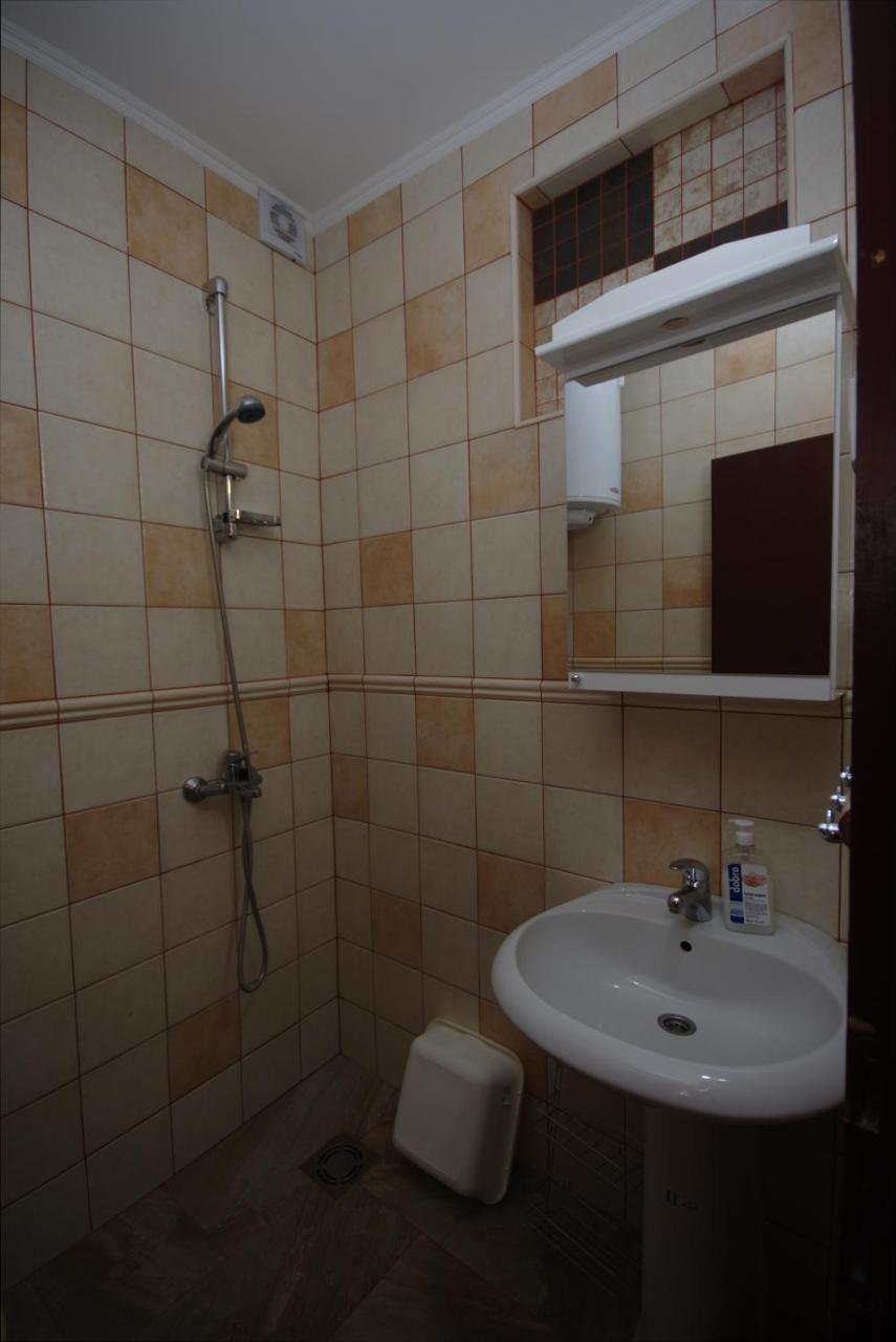 Apartments Astel Бар Екстериор снимка