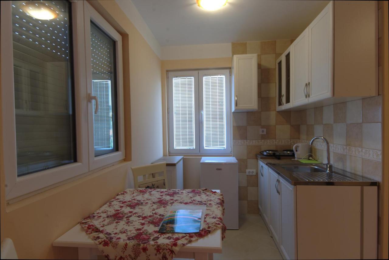 Apartments Astel Бар Екстериор снимка