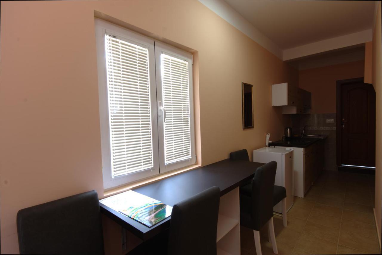 Apartments Astel Бар Екстериор снимка
