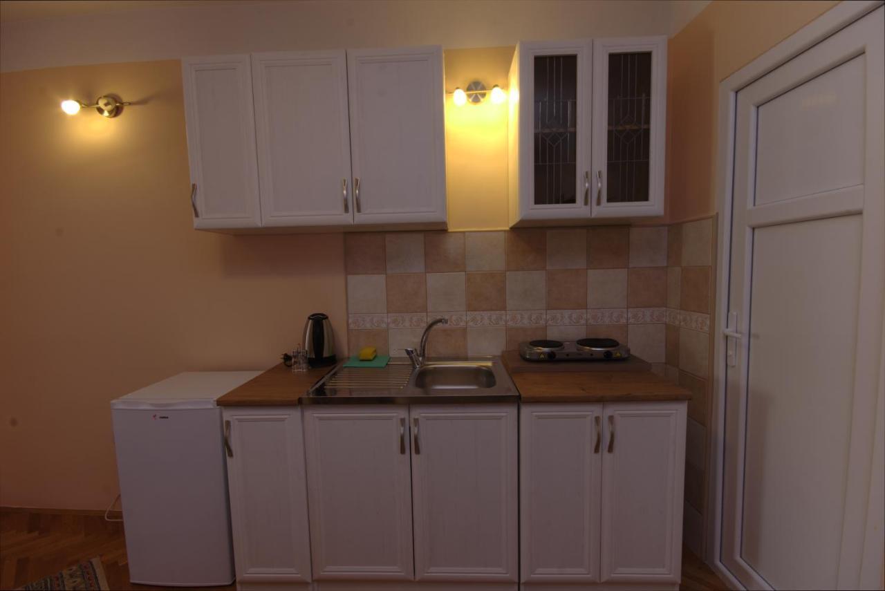 Apartments Astel Бар Екстериор снимка