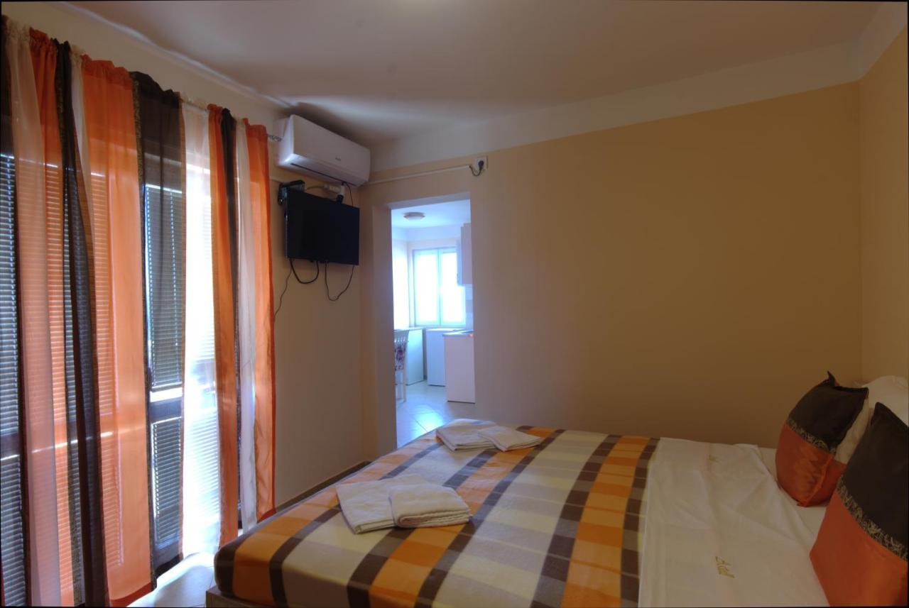 Apartments Astel Бар Екстериор снимка
