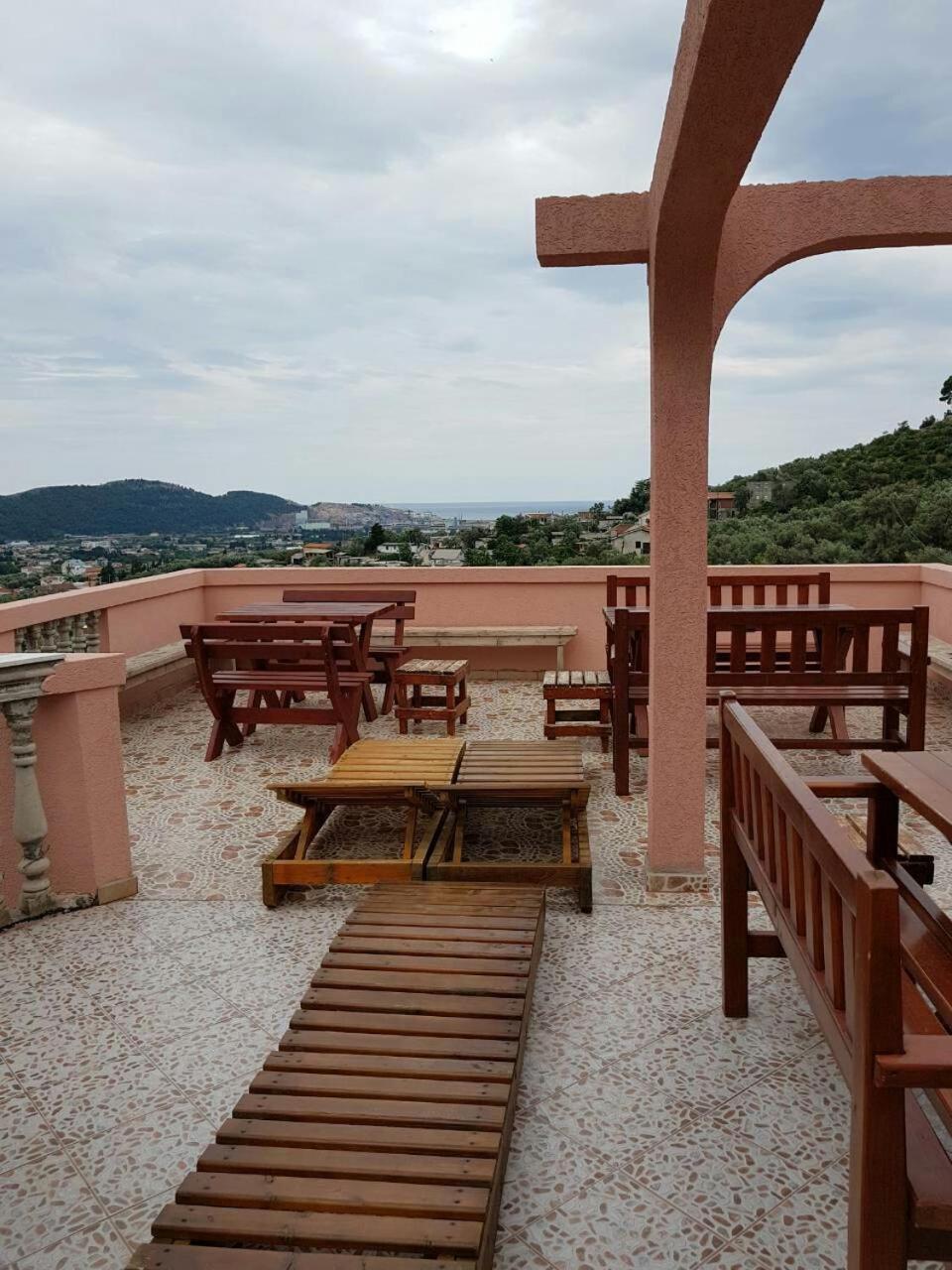 Apartments Astel Бар Екстериор снимка